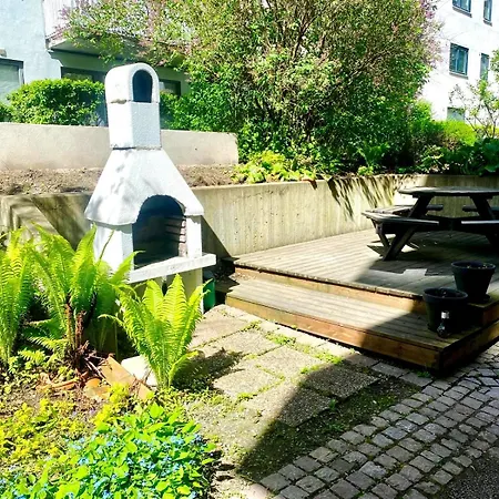 Center Flat W Roof Terrace & Free Parking *