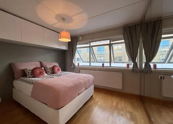Center Flat W Roof Terrace & Free Parking