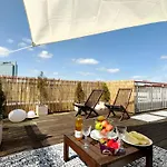 Daire Center Flat W Roof Terrace & Free Parking *